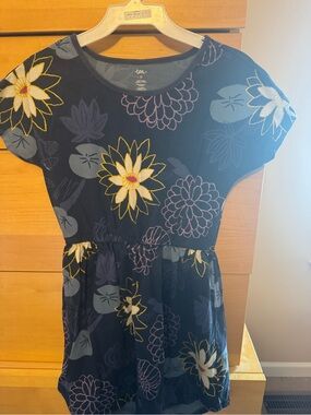 Girls size 12 Tea Navy Floral Short Sleeve Dress with Yellow Accents